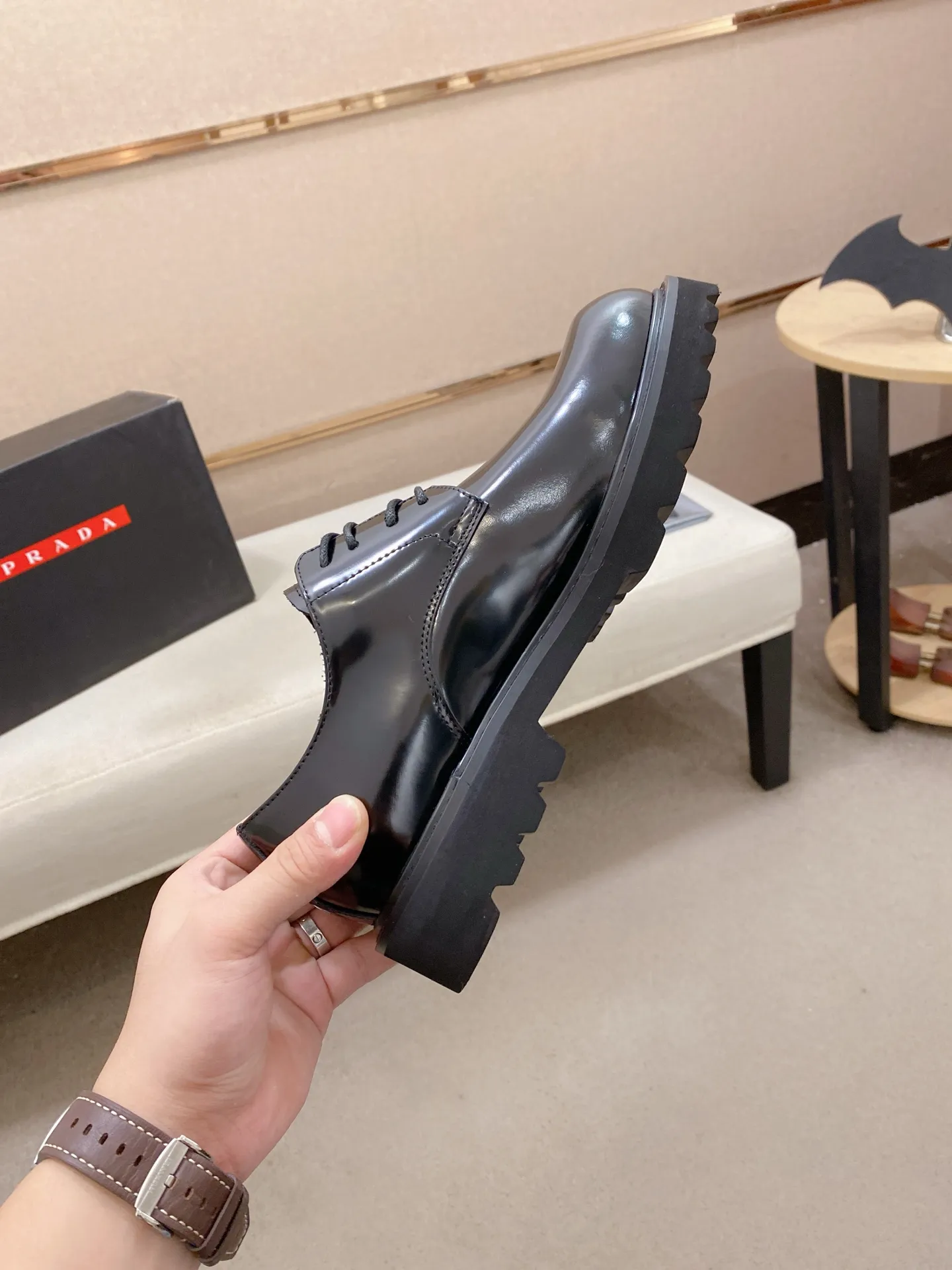 Factory price 640💰 🍁🍁High version High-quality new PRADA (Prada) counters are launched simultaneously, new men's shoes, 😘fabrics are selected from imported lacquered first-layer cowhide, and imported cowhide lining. 👍🏿 High-end ☄️ air-cushion molded anti-slip rubber outsole, exquisite lines, simple and elegant, comfortable and high-end for leisure travel. Code number: 38 to 45